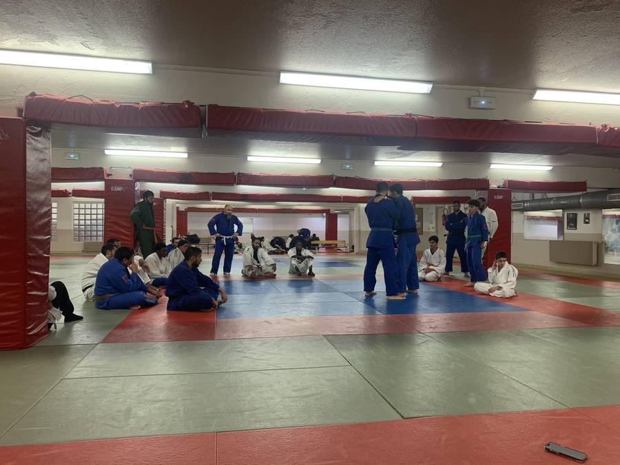 Cours adultes au gymnase Pierre de Coubertin